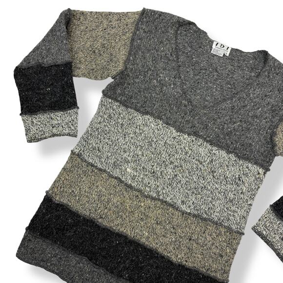 90's wool blend oversized deep v-neck sweater by IDI BY MATHEW H - Picture 9 of 16